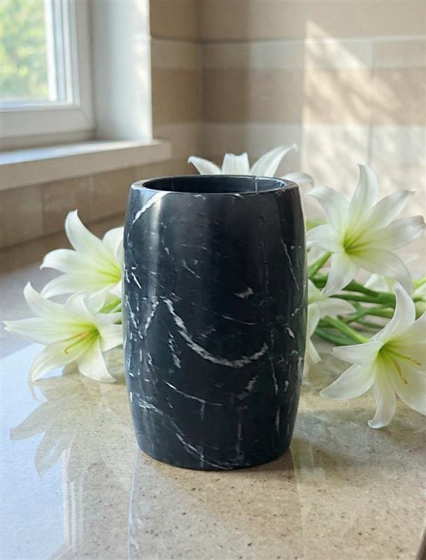 Elegant marble table vase design