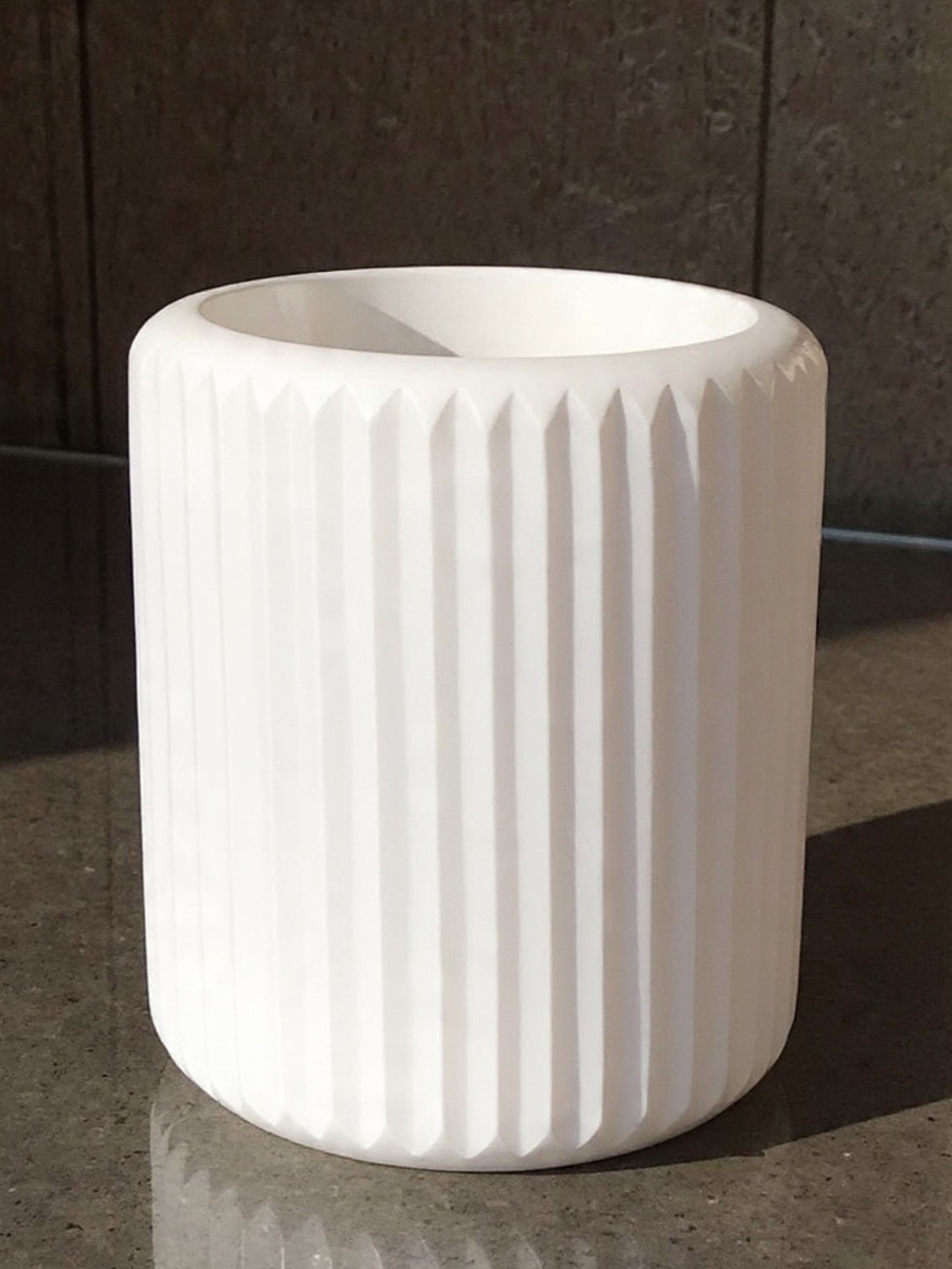 Elegant marble table vase design